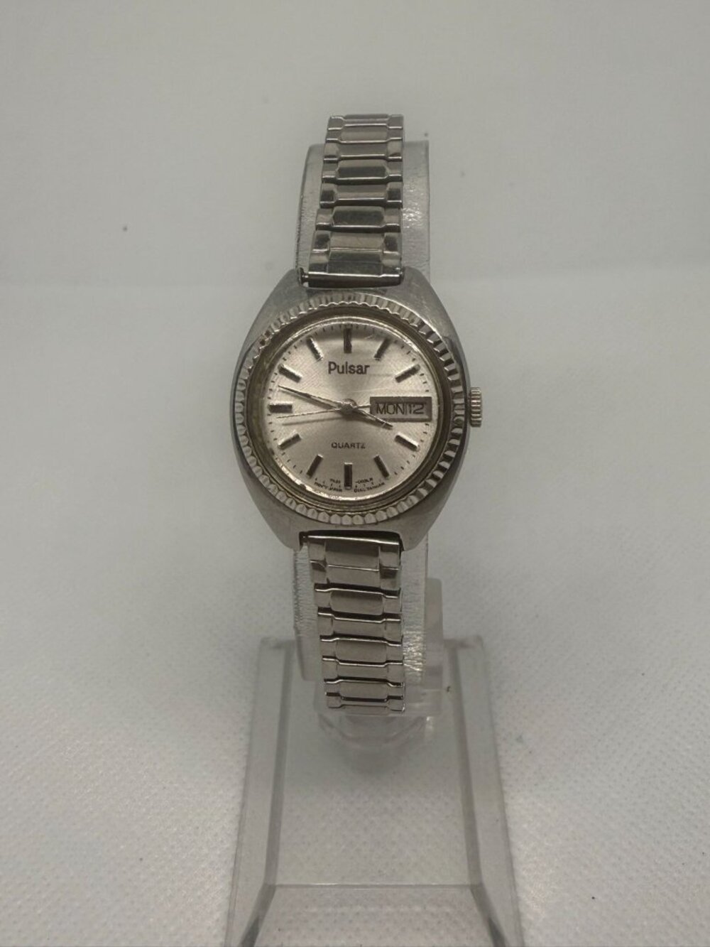 Vintage Pulsar 960029 Women Silver-Tone Fluted Bezel Day-Date Quartz Watch